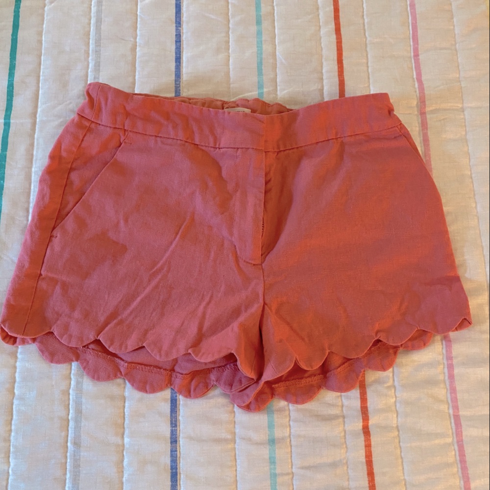 Adorable scalloped edge linen shorts